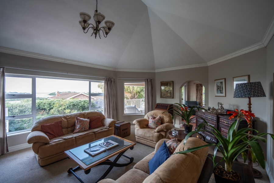 5 Bedroom Property for Sale in Seafield Eastern Cape